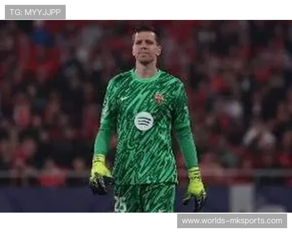 巴萨门将什琴斯尼失误险致丢球,VAR判罚避免其成为舆论焦点 巴萨门将什琴斯尼失误险致丢球,VAR判罚避免其成为舆论焦点