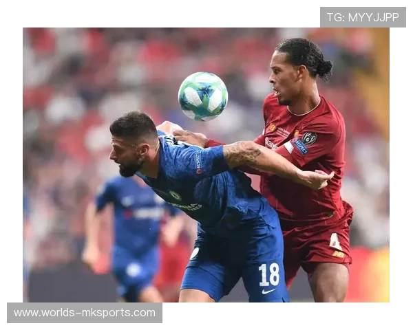 劳塔罗与范戴克中场休息时交流一幕，展现竞技尊重